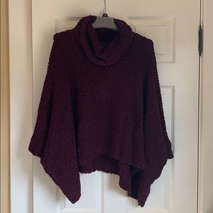 Romeo & Juliet Couture maroon turtle neck sweater